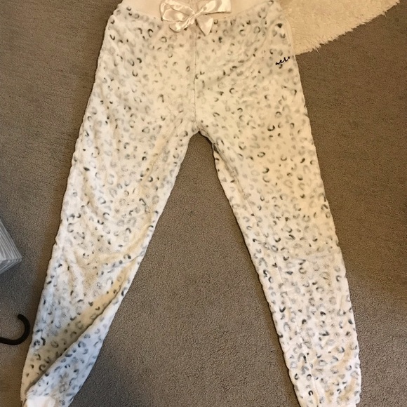White leopard print jumpsuit size XS from Aeropostale - Picture 2 of 6